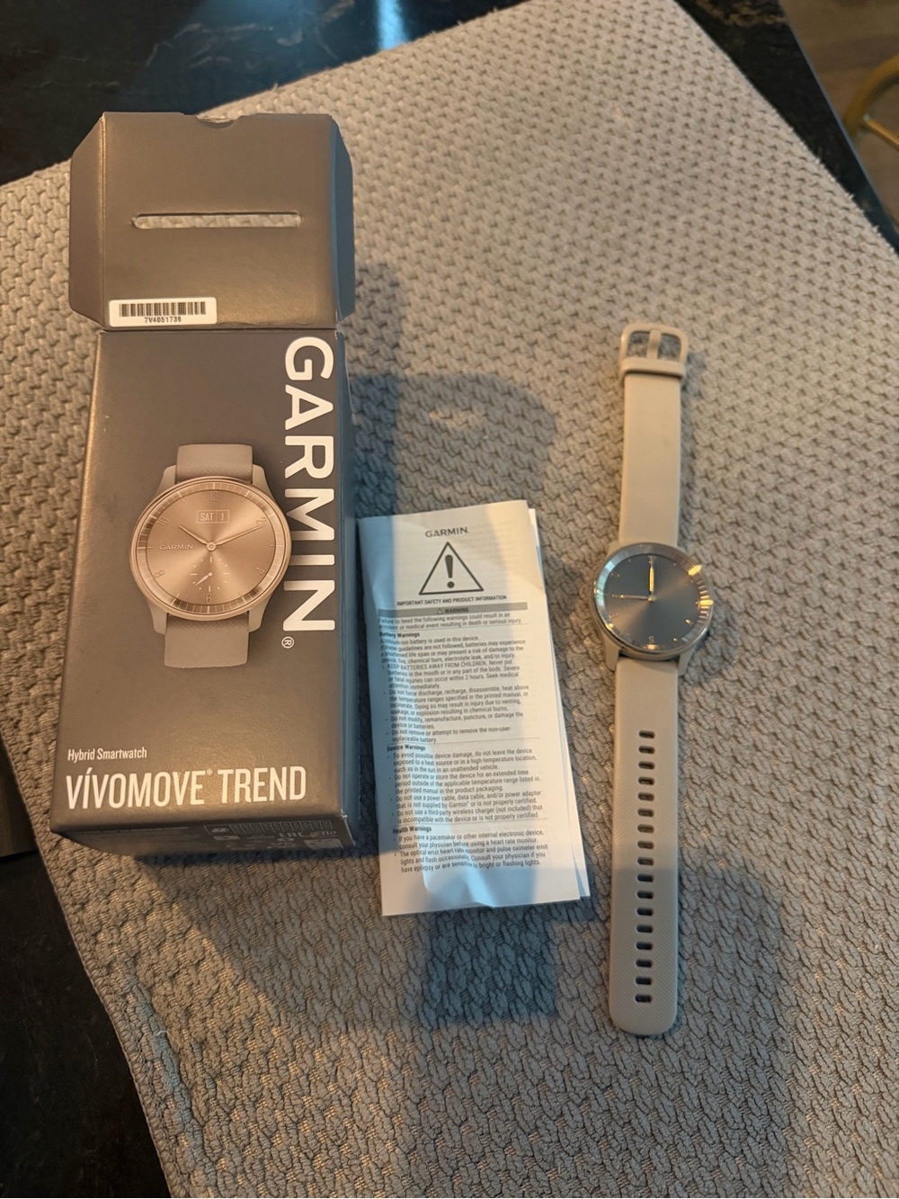 Garmin Vivomove Trend Hybrid Smartwatch in Beige and Rose Gold